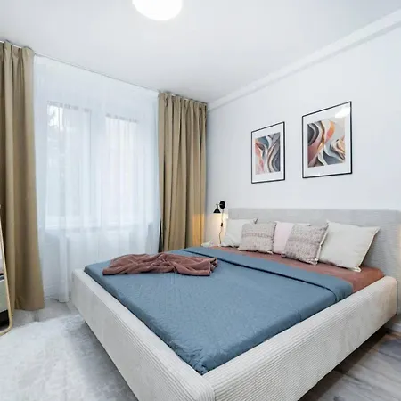 Stylish In The Old Town ~ Local Neighbourhood Apartament